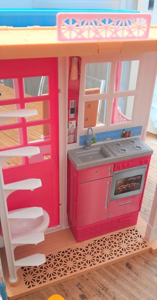 Casa di barbie portatile
