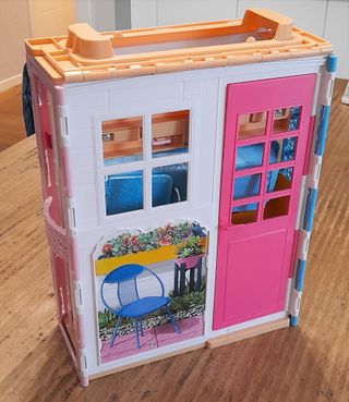 Casa di barbie portatile