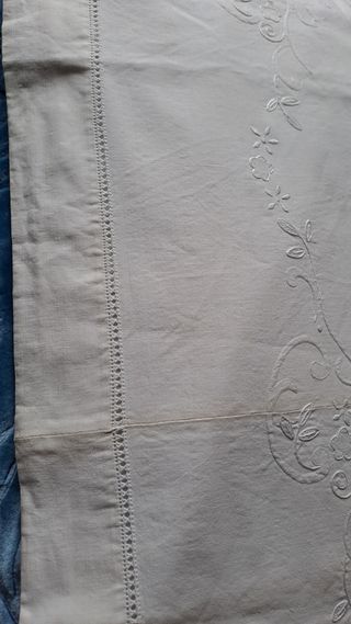 Lenzuolo matrimoniale di lino ricamato a mano