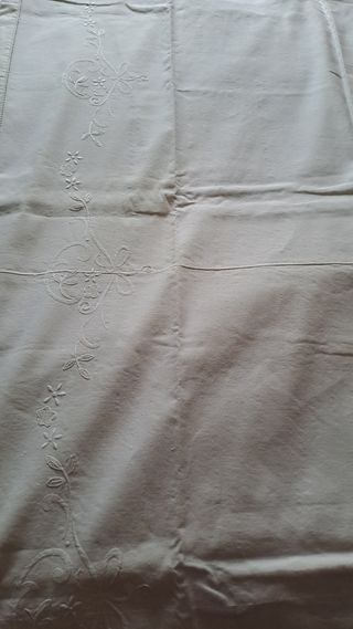 Lenzuolo matrimoniale di lino ricamato a mano