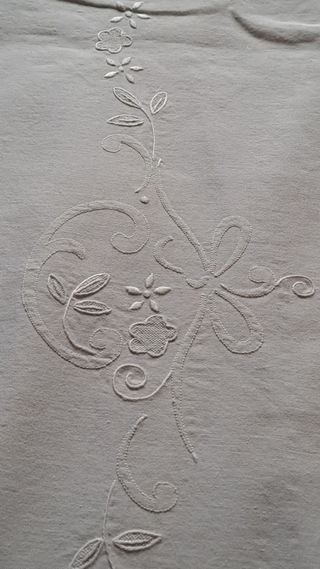 Lenzuolo matrimoniale di lino ricamato a mano