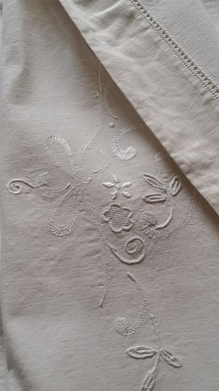 Lenzuolo matrimoniale di lino ricamato a mano