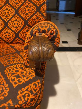 Butacas, sofas señoriales.