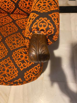 Butacas, sofas señoriales.