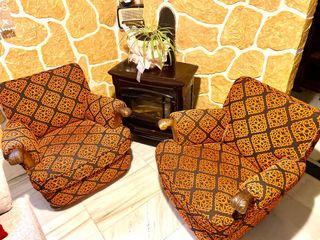 Butacas, sofas señoriales.