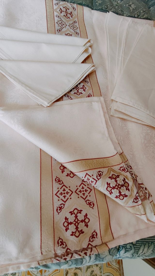 Completo letto matrimoniale più tovaglia da tavola