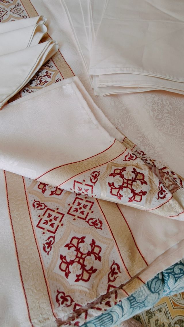 Completo letto matrimoniale più tovaglia da tavola