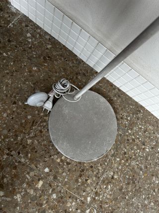 lámpara de pie mimbre