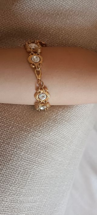 Pulsera con chapado oro.