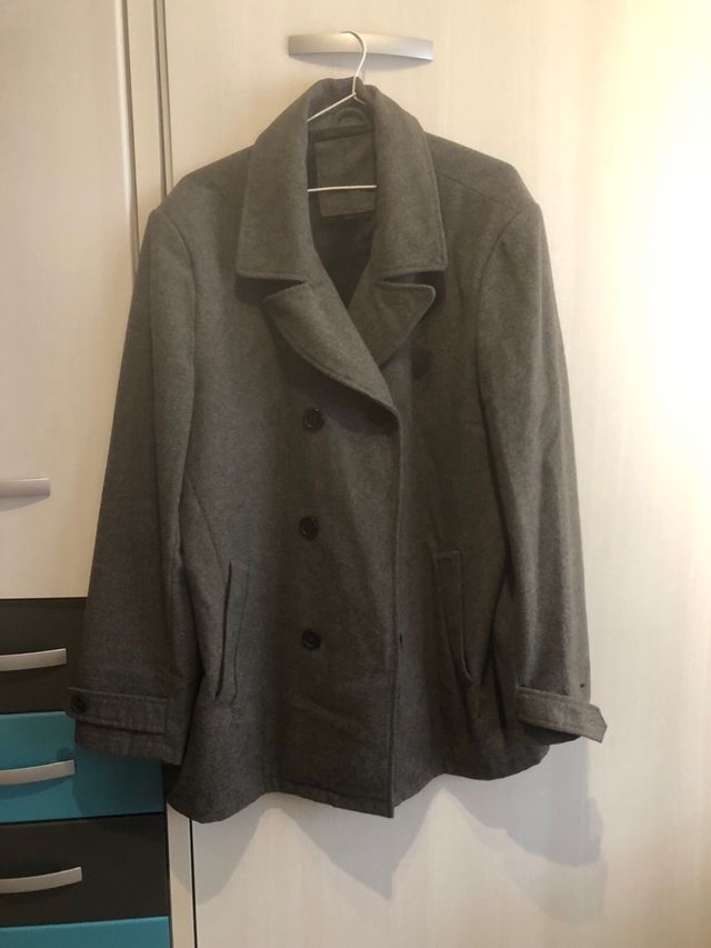 abrigo tres cuartos hombre gris