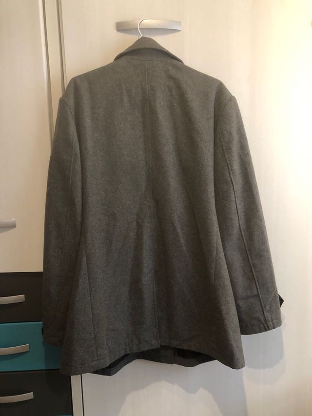 abrigo tres cuartos hombre gris