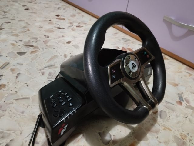Volante y pedales para PS4 ( precio negociable)
