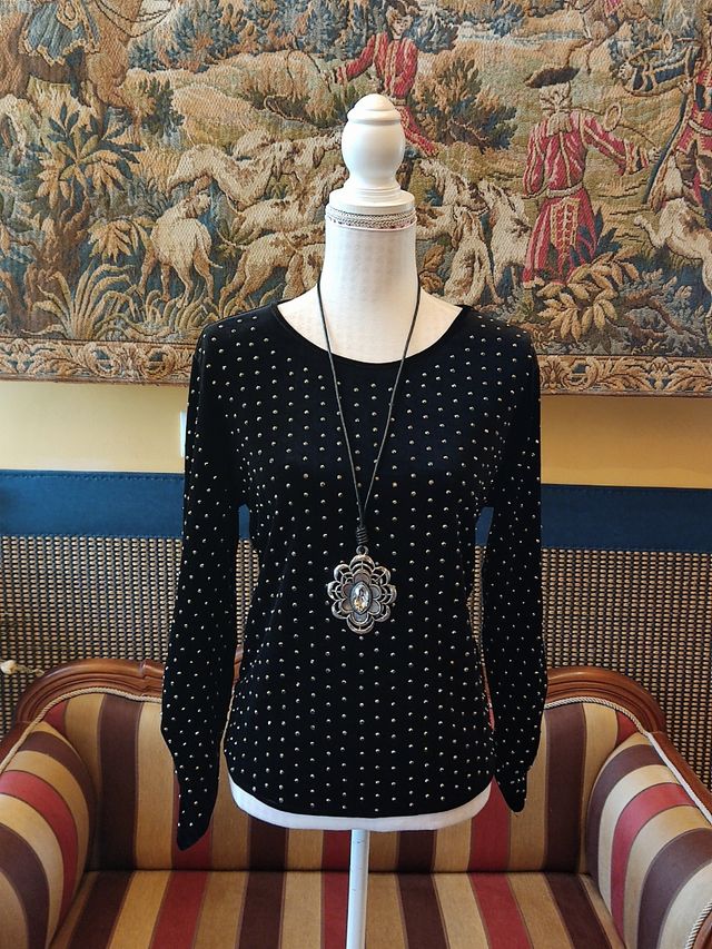Blusa terciopelo negro con brillantes 