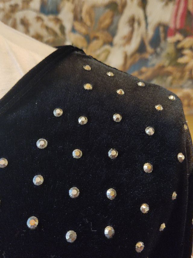 Blusa terciopelo negro con brillantes 
