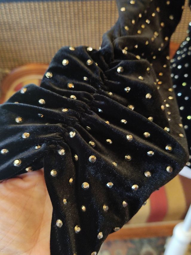 Blusa terciopelo negro con brillantes 