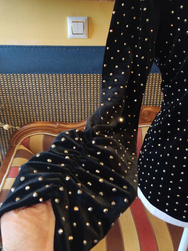 Blusa terciopelo negro con brillantes 