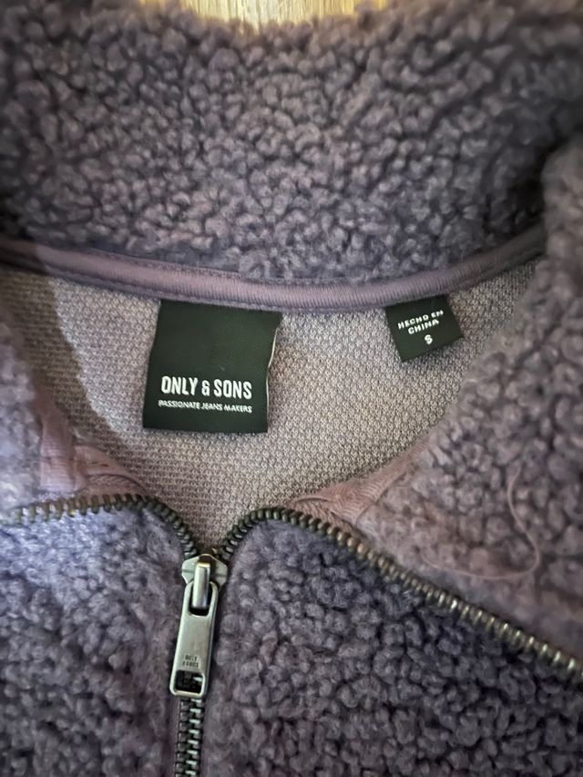 Polar morado y negro con cremallera