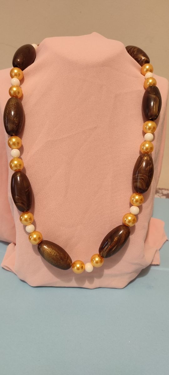 Collana con grande pezze