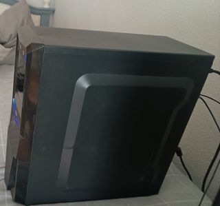 Ordenador Gaming torre + pantalla, raton y cascos