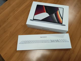 CAJA vacía de MacBook pro 14 + regalo