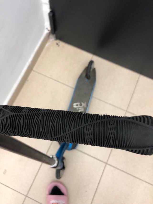 Scooter hecho a piezas.