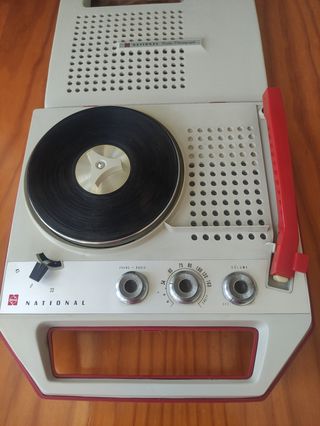 Tocadiscos - Radio antiguo 1968