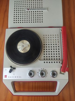 Tocadiscos - Radio antiguo 1968