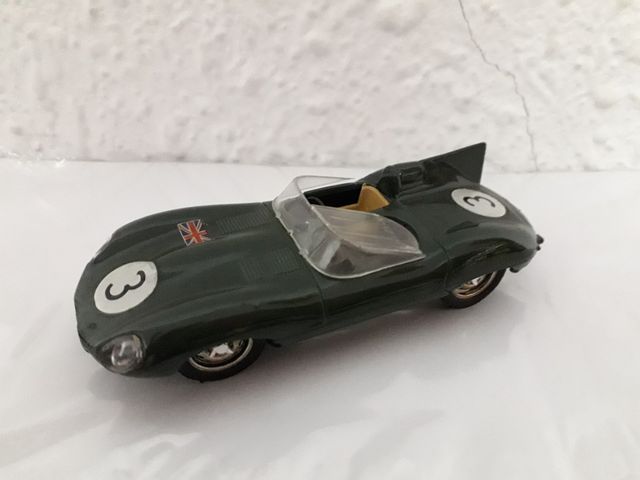 JAGUAR  # 3 Escala 1:43 BRUMM SIN CAJA