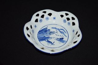 Cesta do pão em ceramica com desenho em azul