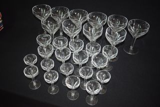 Lote de 28 copos da mesma coleção