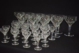 Lote de 28 copos da mesma coleção