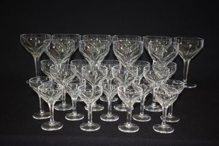 Lote de 28 copos da mesma coleção