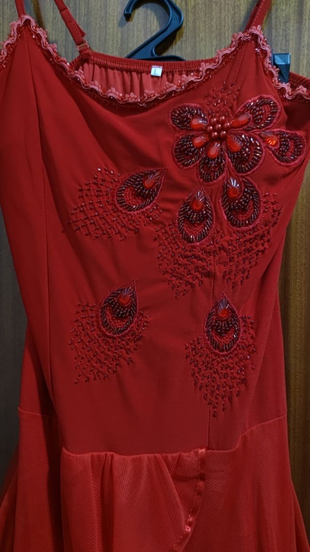 Vestido rojo fiesta volantes pedrería