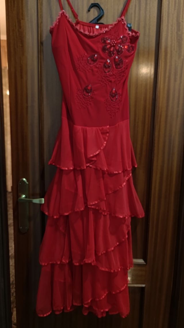 Vestido rojo fiesta volantes pedrería