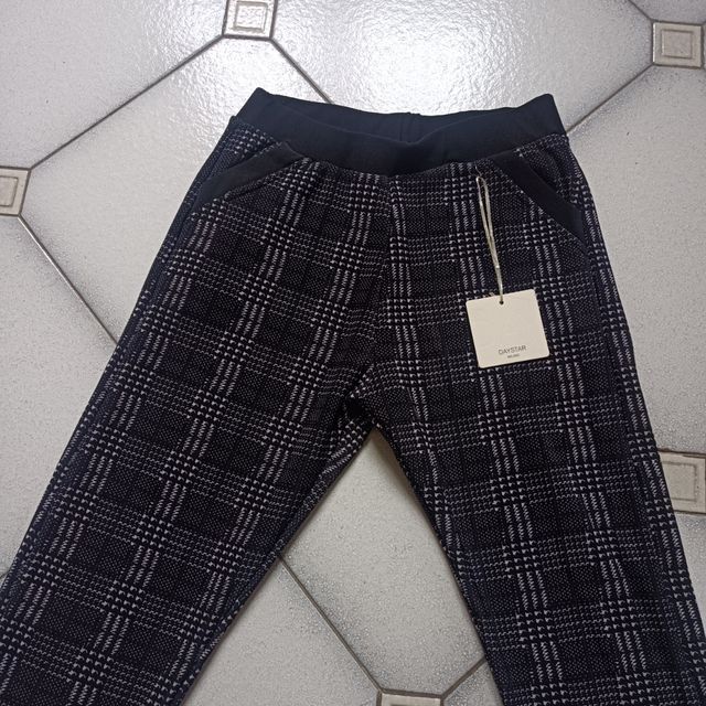 Pantaloni nuovi tg M