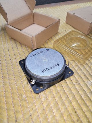 Altavoz tweeter JBL.