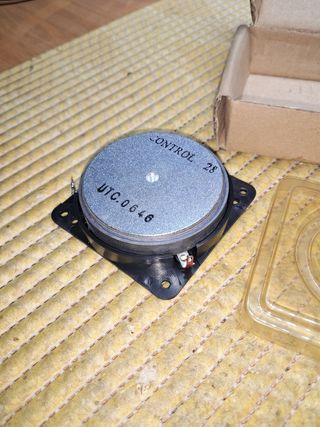 Altavoz tweeter JBL.