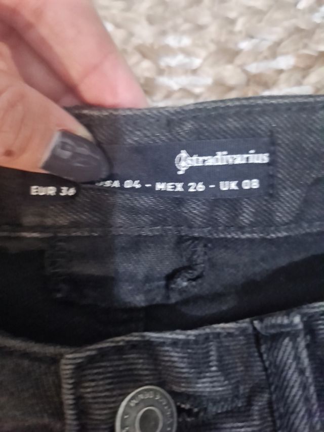 Pantalón Mom Fit Stradivarius