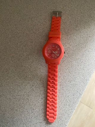 Reloj color coral