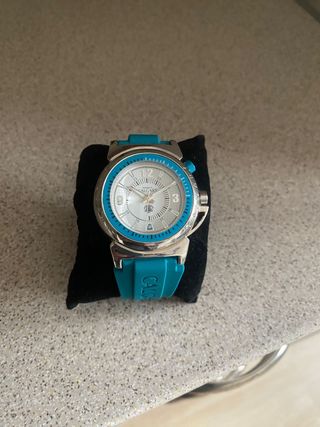 Reloj azul