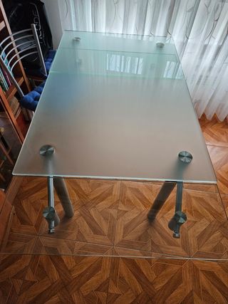 Mesa comedor en muy buen estado
