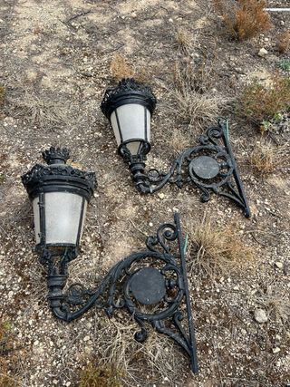 Farol aplique isabelino de hierro fundido