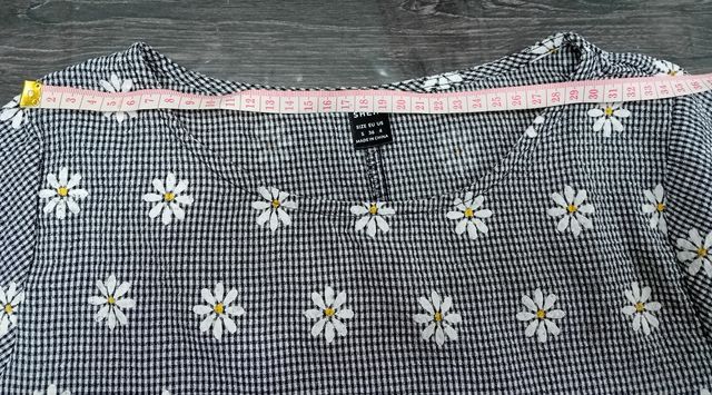 Maglia fantasia margherite