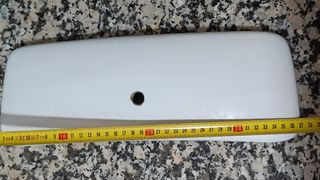 Tapa cisterna blanca antigua