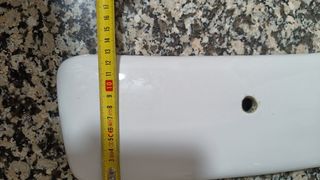 Tapa cisterna blanca antigua