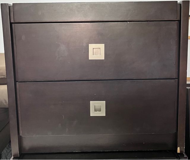 Mesas de cabeceira em madeira maciça