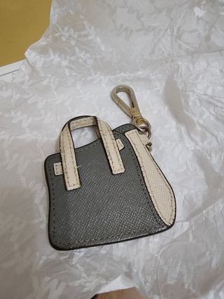 2 Llaveros de Michael Kors y caja