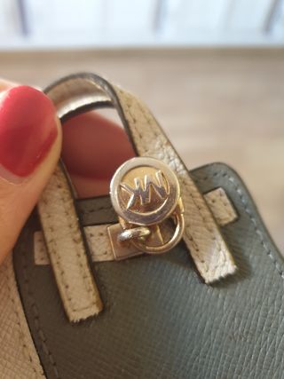 2 Llaveros de Michael Kors y caja