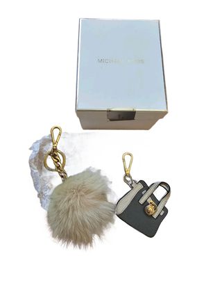 2 Llaveros de Michael Kors y caja