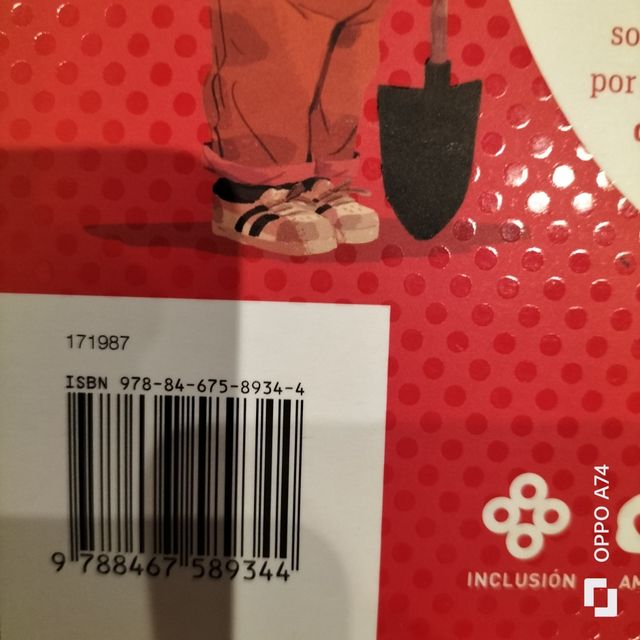 Libro "HOYOS" ISBN 978-84-675-8934-4